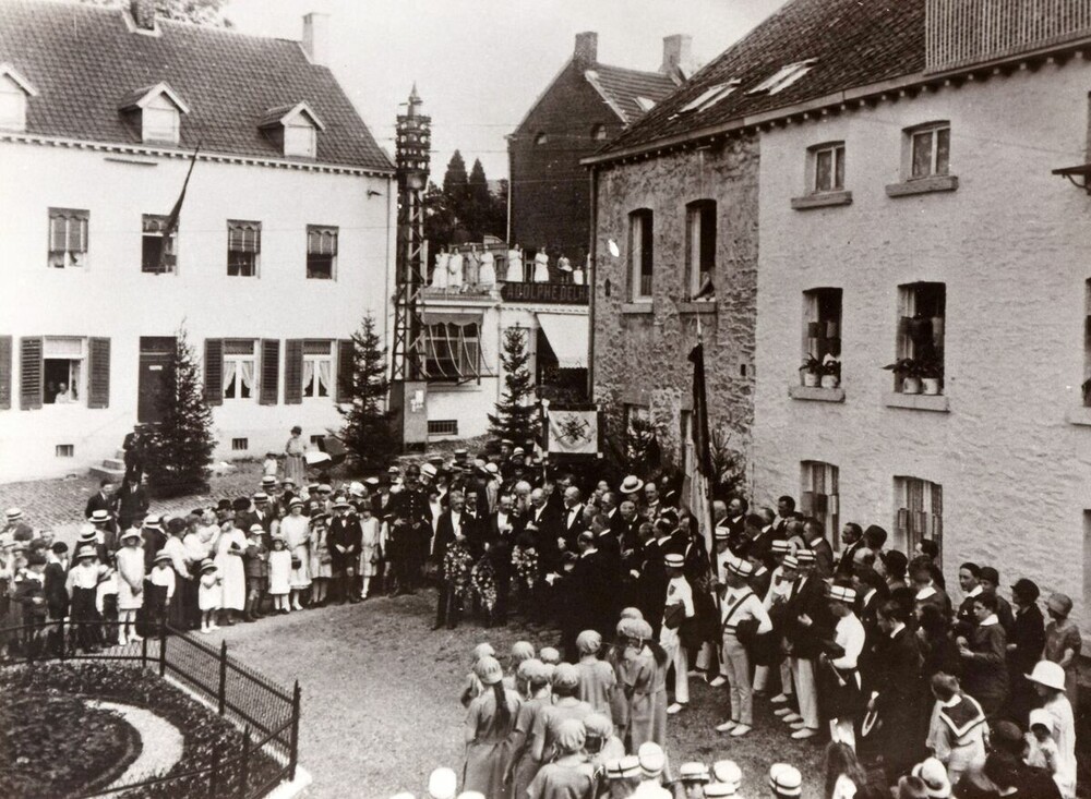Place Bonjean lors de l'inauguration du monument Deru