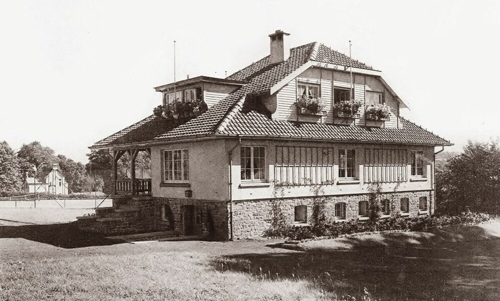 Av. du Tennis - Pavillon du tennis 1