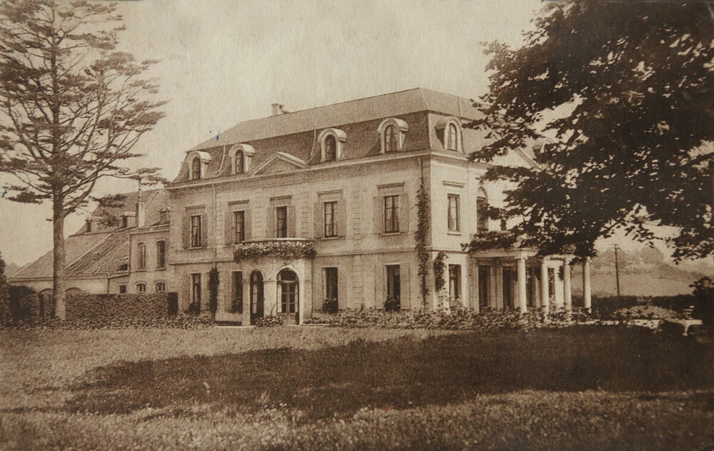R. des Prés - Château de Rouheid