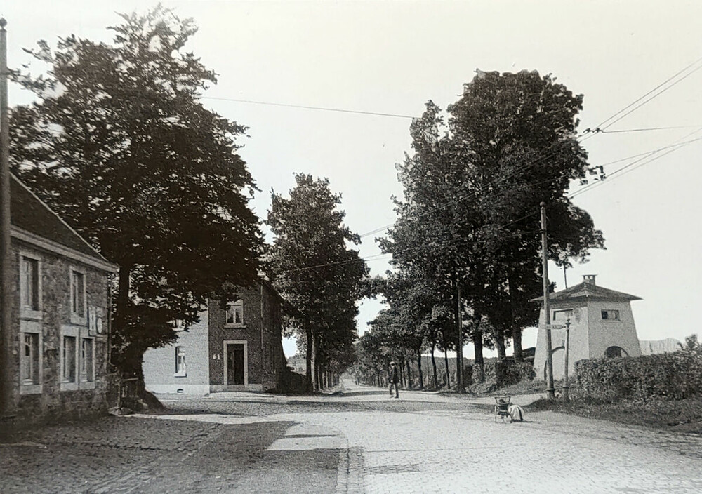 Maison Bois Vue du carrefour vers Oneux et Fays