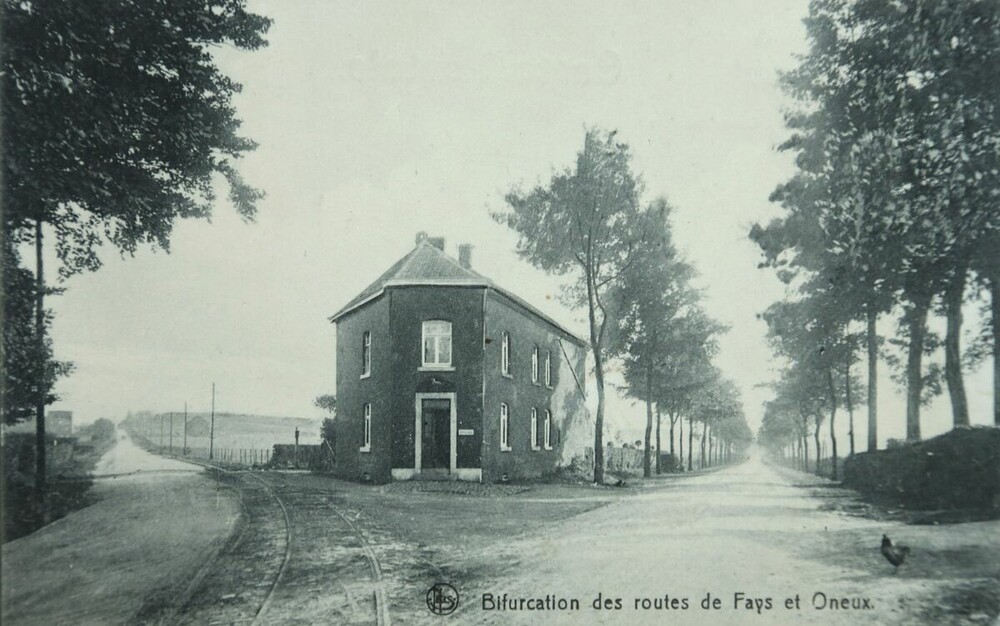 Maison Bois Vue du carrefour vers Oneux et Fays