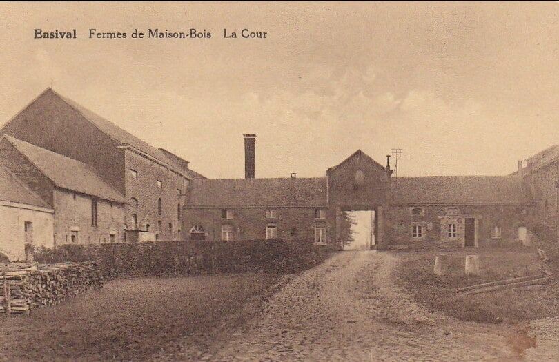 Maison Bois - La Ferme Cour interne Vue vers Heusy